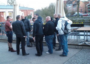 lg010409 Nazis vor dem Hotel Bergström